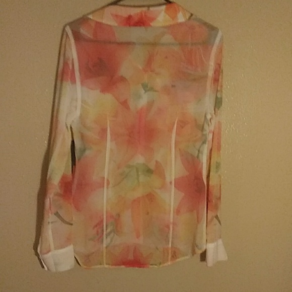 Guess button up blouse size xsmall - Picture 6 of 7
